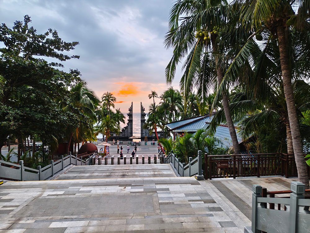 崖州区：大小洞天